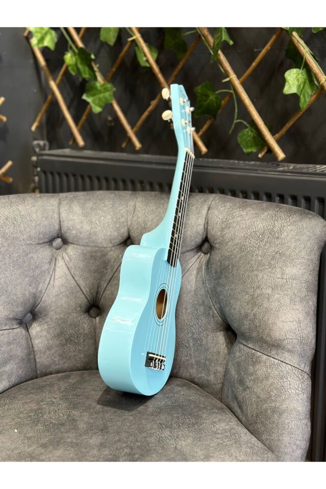 54 Cm Soprano Açık Mavi Ukulele (kılıf Ve Pena Dahil)