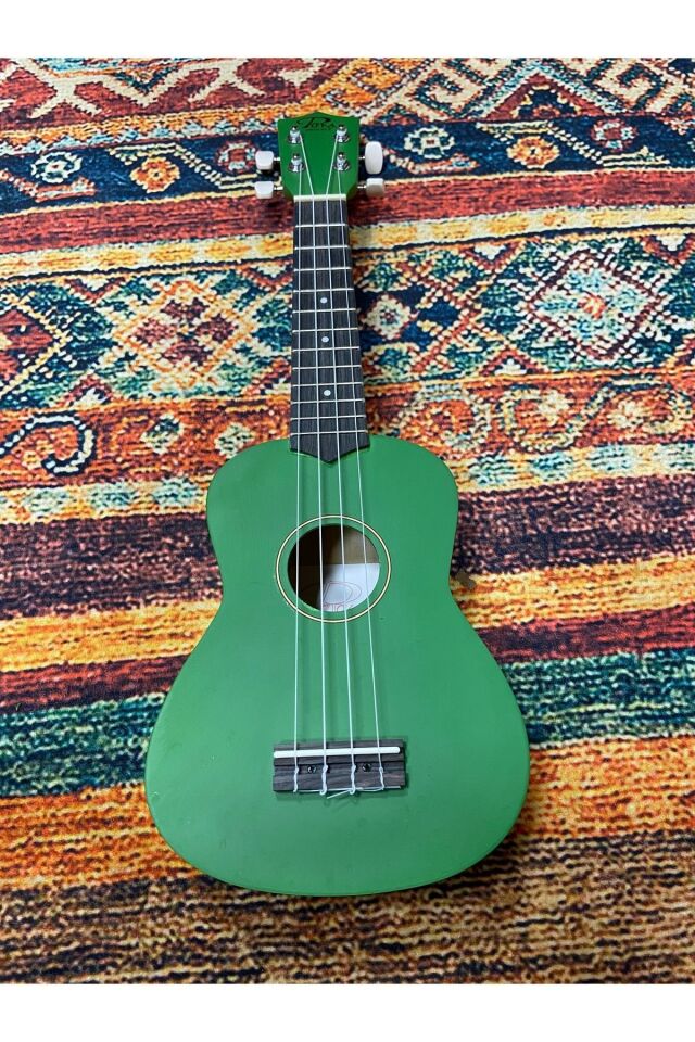 Puka Yeşil Ukulele 54cm (Kılıf pena Dahil)