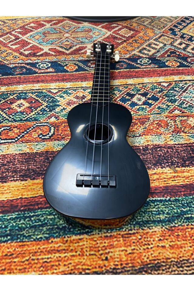 Kompozit Siyah Ukulele 54 Cm (kılıf pena dahil)