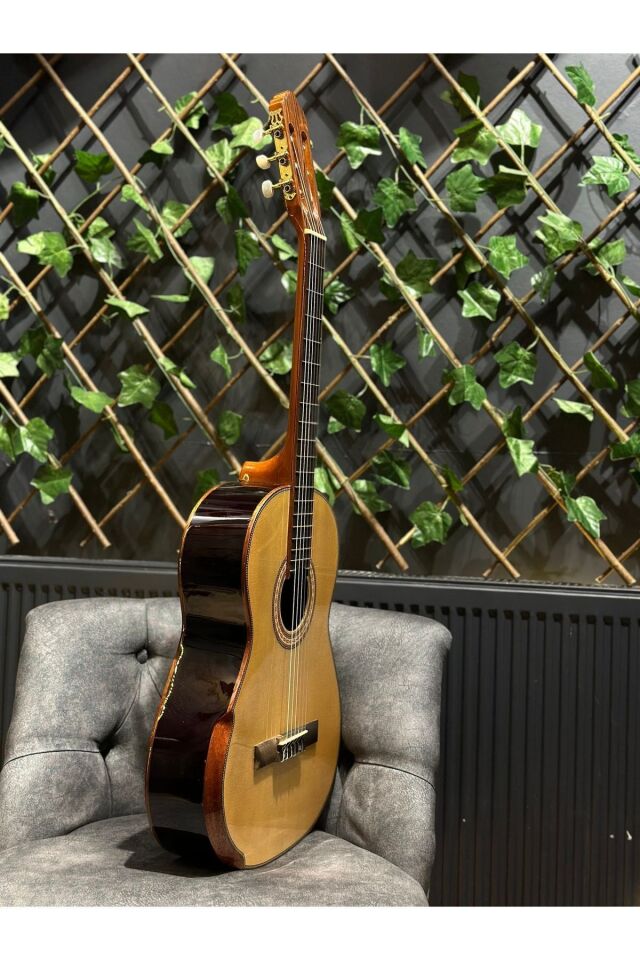 Royal Natural Klasik Gitar ( Kılıf,Pena Dahil)