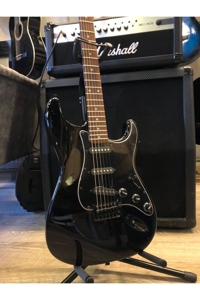 Strat Kasa Siyah Elektro Gitar Sss ( Kılıf, Pena, Askı, Kablo Hediye )