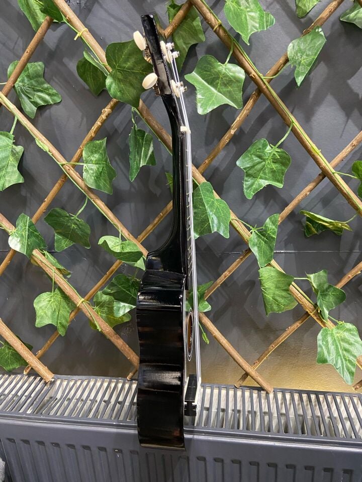 54 Cm Soprano Siyah Ukulele (Kılıf ve Pena Dahil)