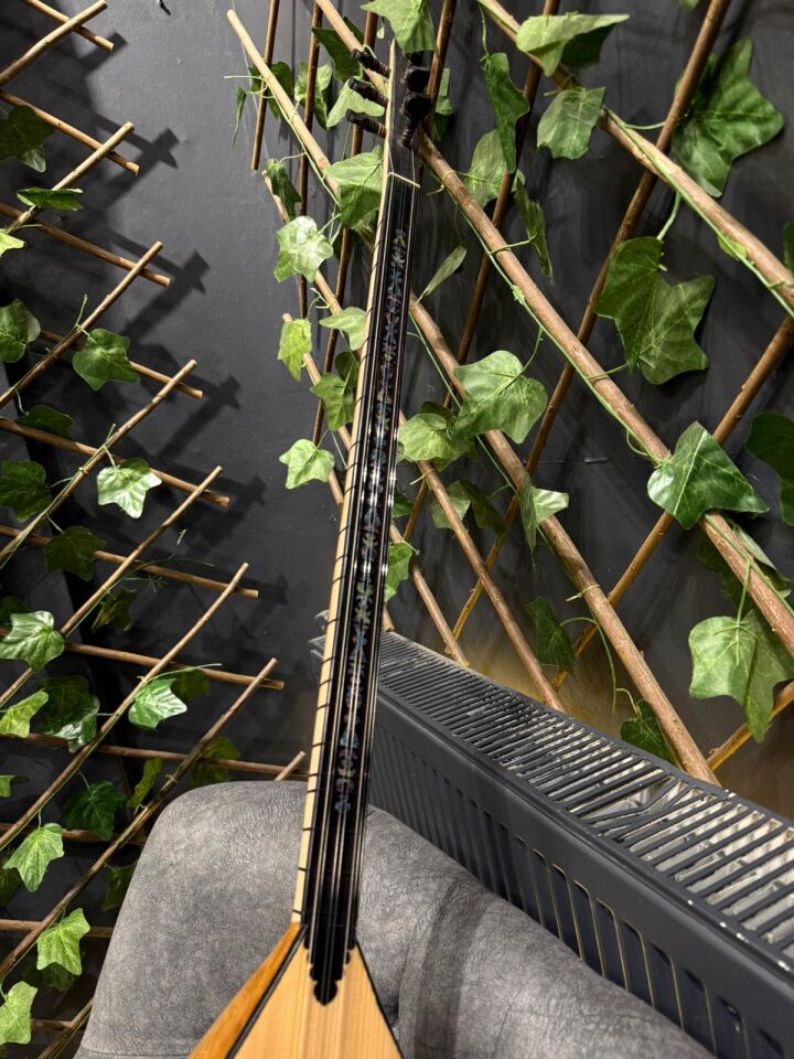 Uzun Sap Özel Seri Oyma Dut Bağlama ( Kılıf Dahil)