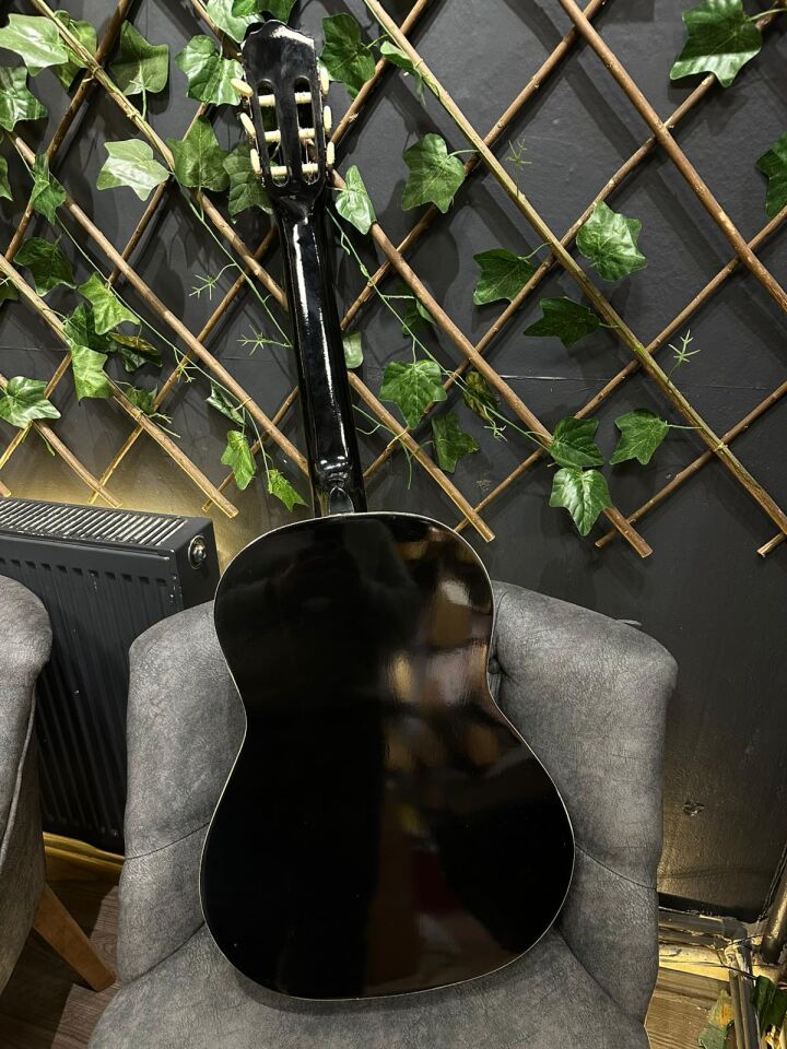 OUTLET 4/4 Flatolu Siyah Klasik Gitar Orta Seviye (Kılıf-Pena Dahil)