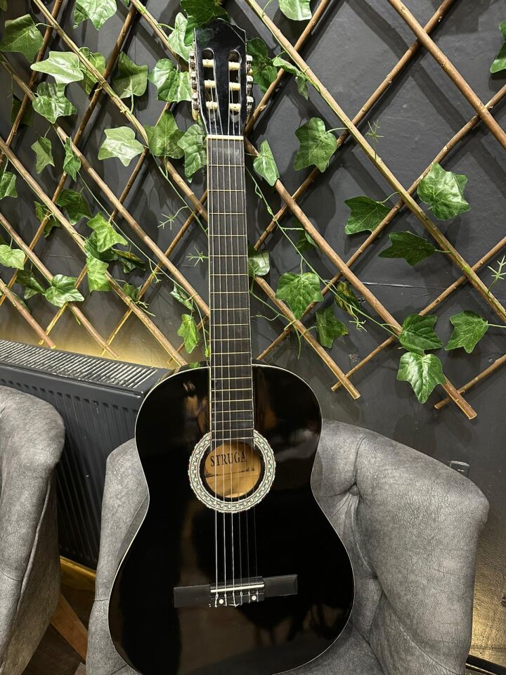 OUTLET 4/4 Flatolu Siyah Klasik Gitar Orta Seviye (Kılıf-Pena Dahil)
