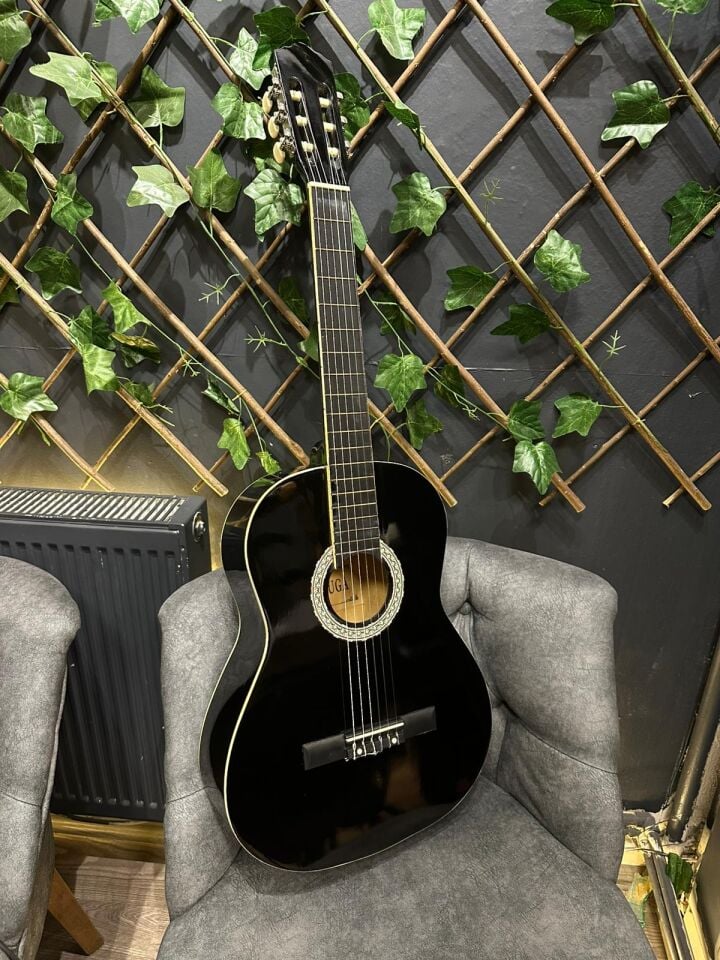 OUTLET 4/4 Flatolu Siyah Klasik Gitar Orta Seviye (Kılıf-Pena Dahil)