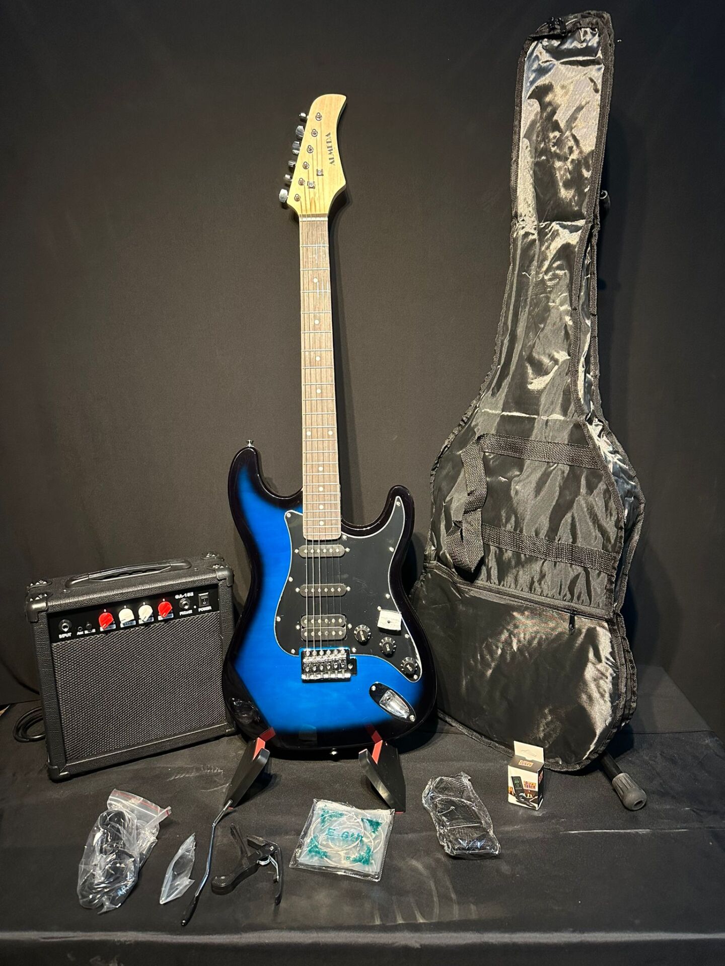 Mavi Hss Elektro Gitar Seti Full ( Gitar,amfi,stand,askı,kapo,yedek tel,tuner,kablo,askı,kılıf