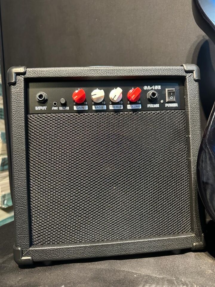 Siyah HSS Elektro Gitar Seti Full (gitar,amfi,kılıf,tuner,kapo,askı,yedek tel,kablo,pena)