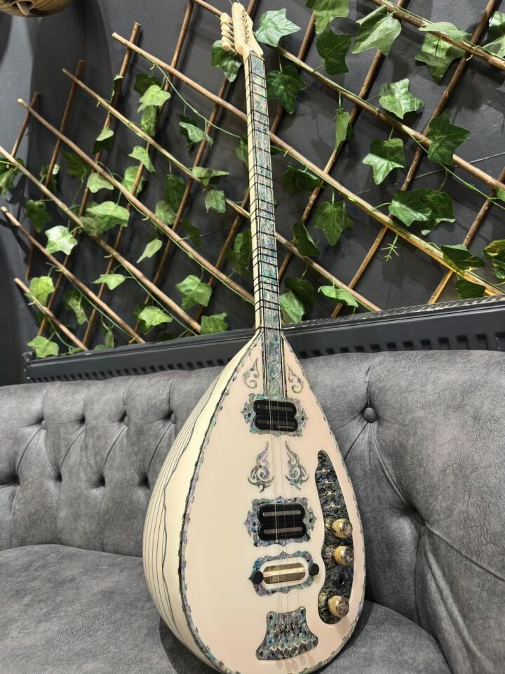 Beyaz Gitar Burgulu Profesyonel Elektro Bağlama (Soft Case Dahil)