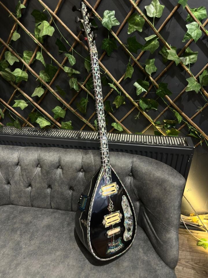 Siyah Tam Profesyonel Ekolayzırlı 4 Telli Elektro Bağlama