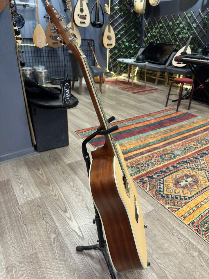Peavey DW1 Jumbo Akustik Gitar ( Kılıf+Pena Dahil)