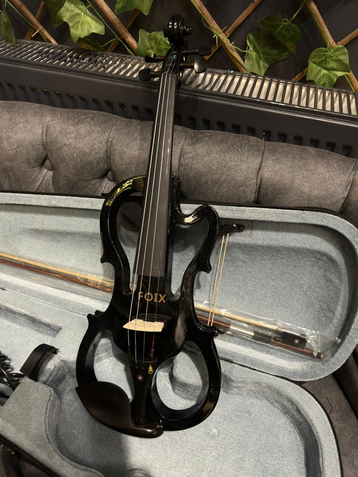 4/4 Siyah Elektro Keman Seti