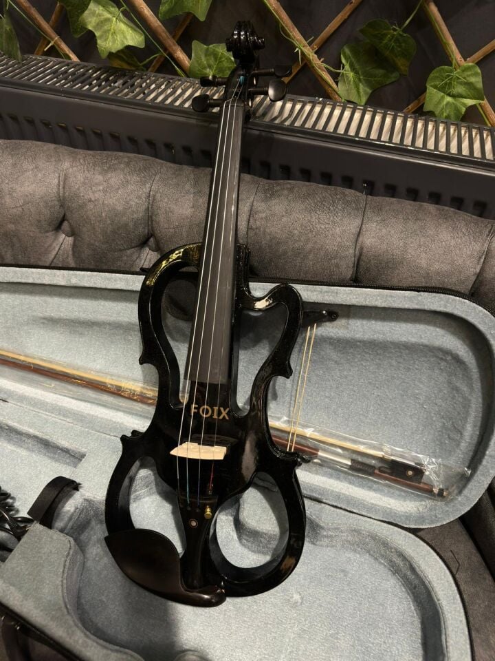 4/4 Siyah Elektro Keman Seti