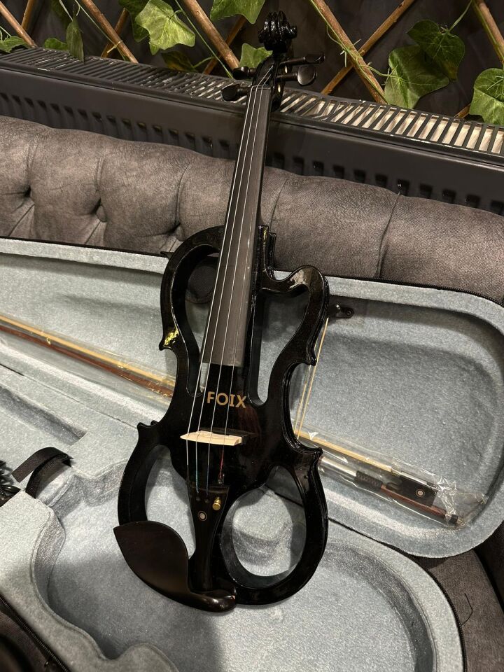 4/4 Siyah Elektro Keman Seti