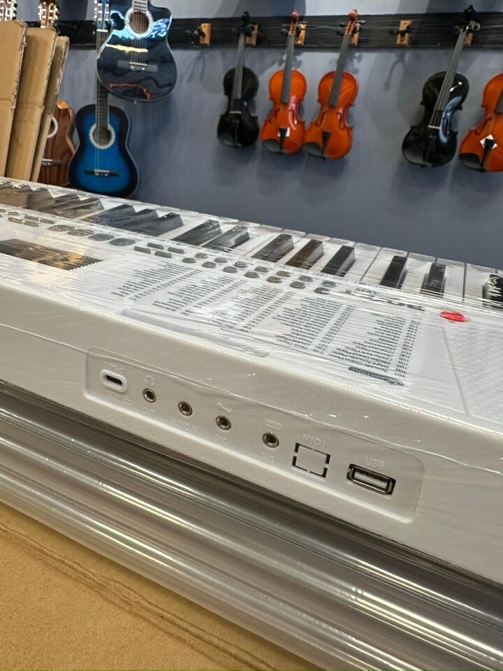 A829 Tuş Hassasiyetli 5 Oktav 61 Tuş Org-Beyaz