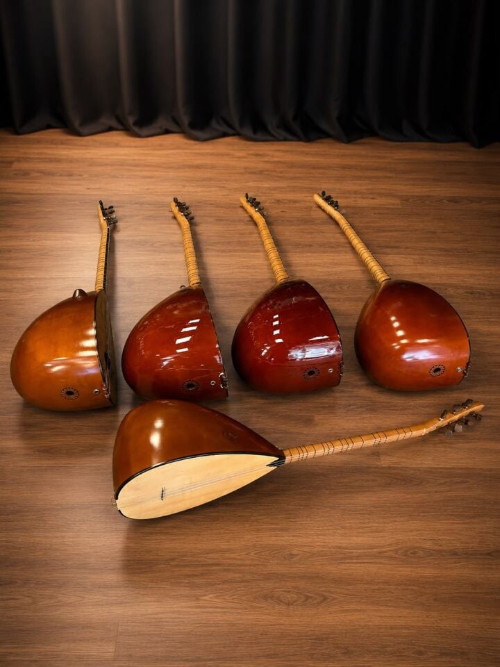 Jack Girişli Kompozit Tekne Orta Kalite Kısa Sap Bağlama