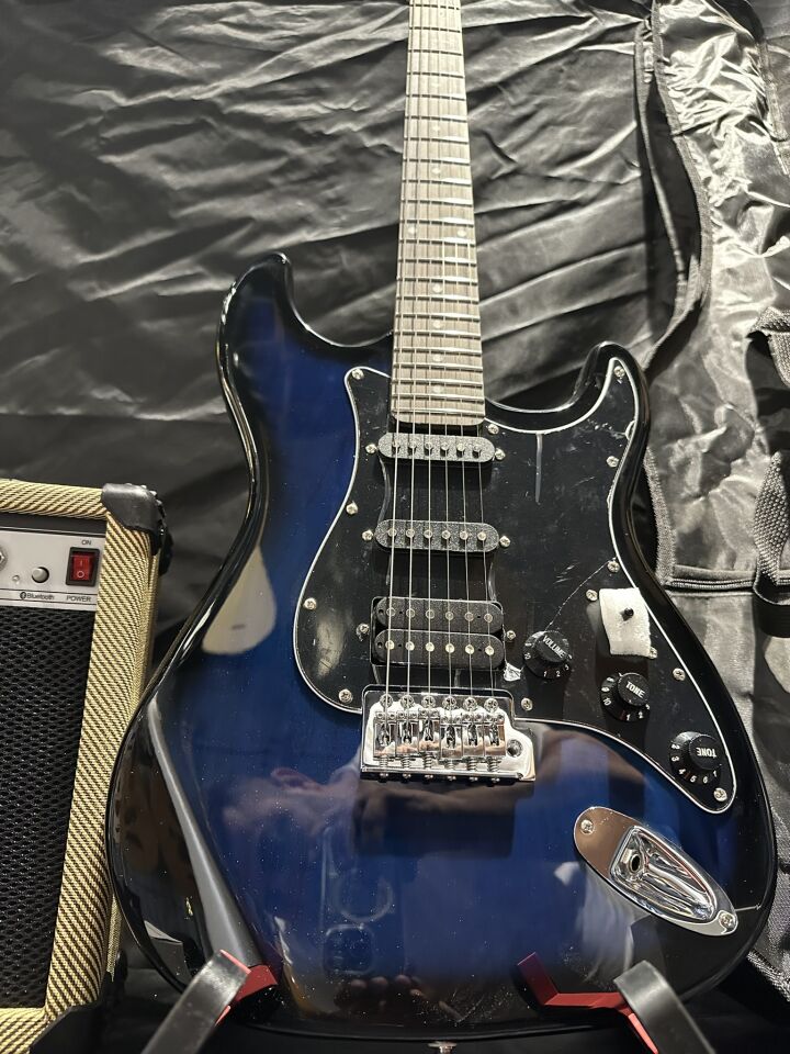 Mavi Elektro Gitar Full Set – 15W Bluetooth Amfi
