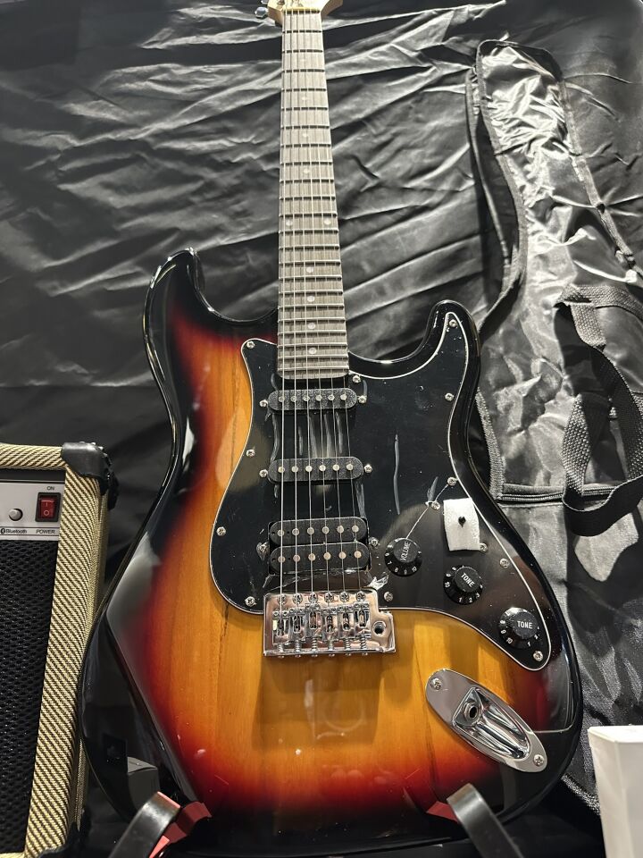 Günışığı Elektro Gitar Full Set – 15W Bluetooth Amfi